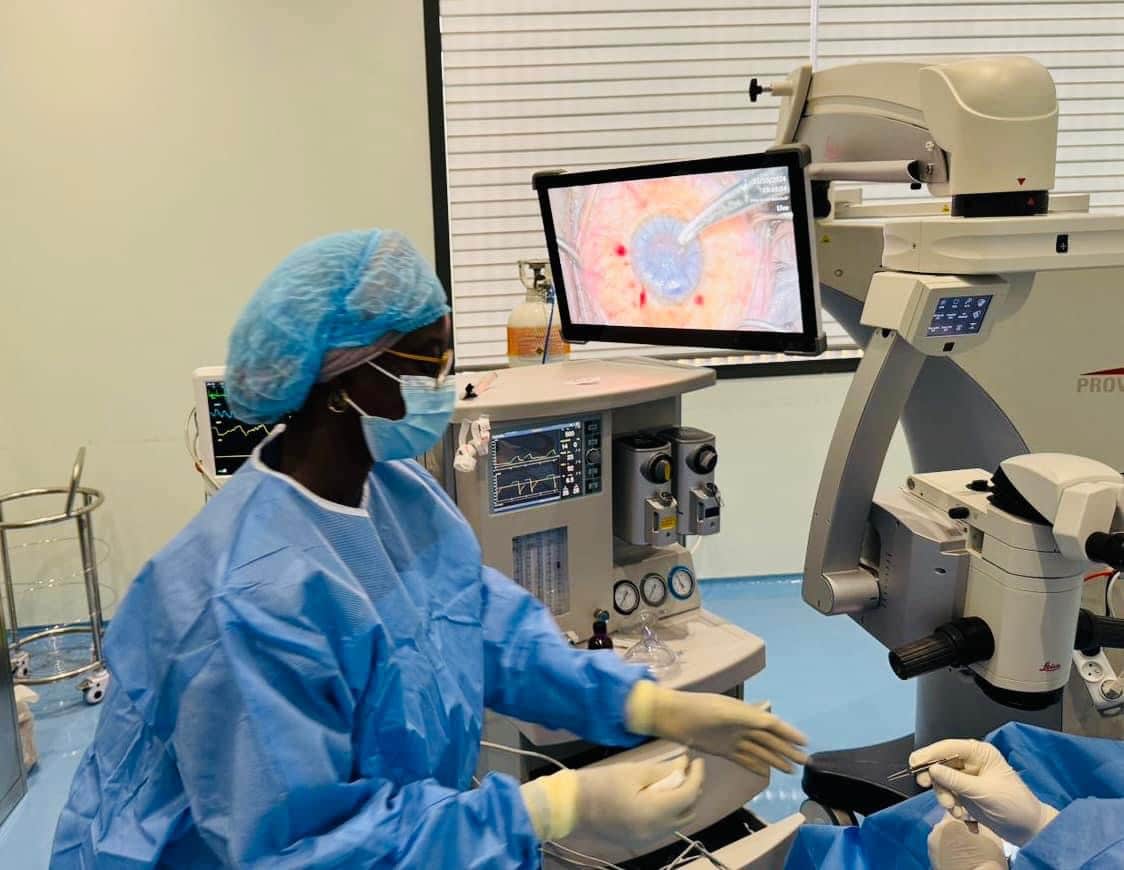 Première greffe de cornée réalisée au Sénégal : Le Chef de l’Etat félicite les Docteurs Cheikh Khadim Ndoye et Awa Diama Thiam