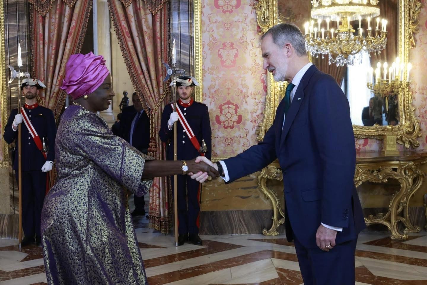Diplomatie : Aminata Touré reçue par le roi d’Espagne