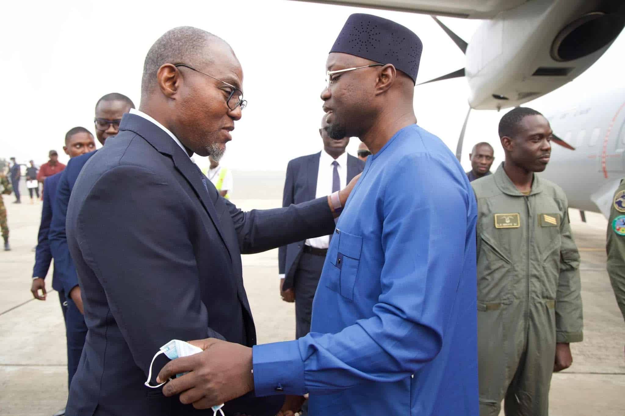 Visite de travail et d’amitié : Le Premier Ministre Ousmane SONKO est arrivé en Gambie, ce mercredi