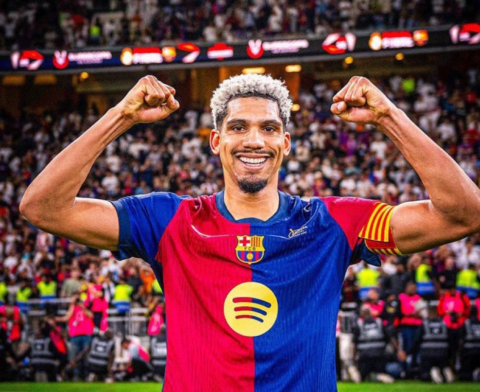 Ronald Araujo : la saga touche à sa fin, le défenseur prêt à rester au FC Barcelone
