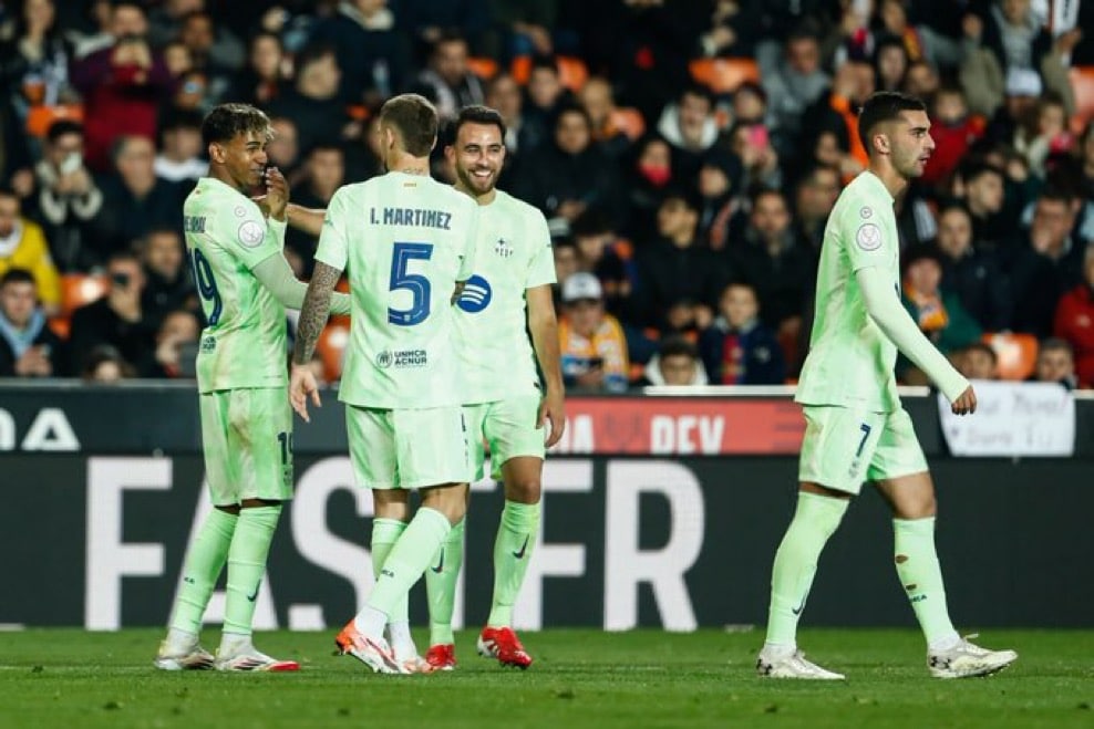 Football : Le FC Barcelone écrase Valence 5-0 et se qualifie pour les demi-finales de la Coupe du Roi.