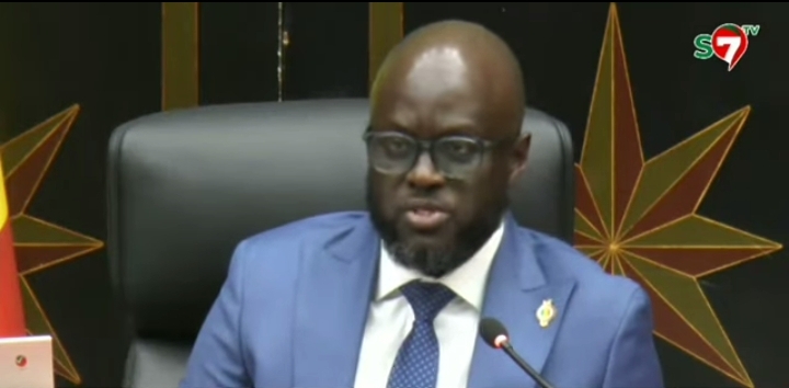 Assemblée : El Malick signe trois arrêtés portant création de commissions ad hoc dont une pour réviser le règlement intérieur