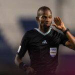 Le premier enfant d’âge préscolaire reçoit de l’arpraziquantel pour le traitement de la bilharziose