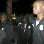 Football : Lamine Camara présente son trophée à Mady Touré