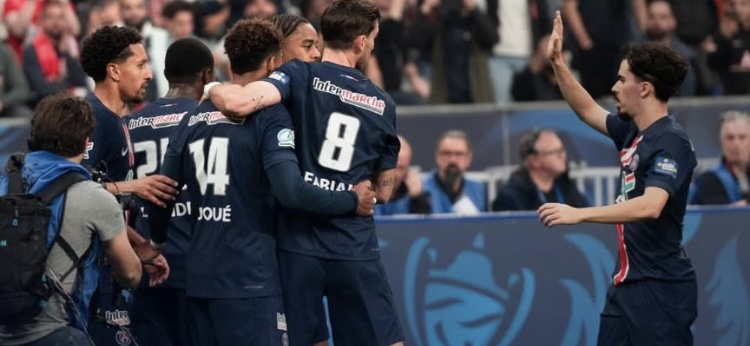 Football : Le PSG surclasse Reims (3-0) et remporte sa 2e Coupe de France d'affilée