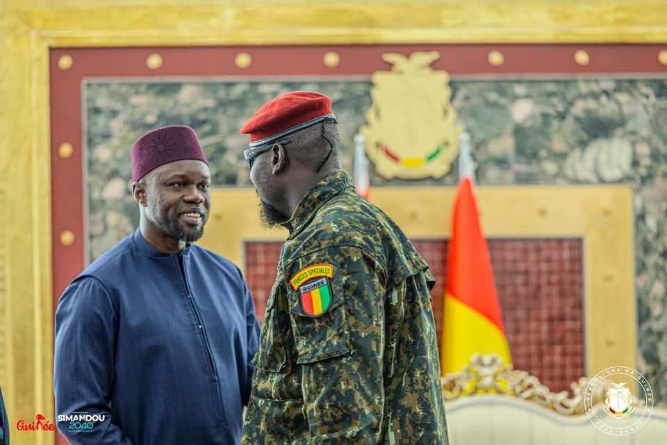 En séjour en Guinée : Ousmane Sonko a été reçu par le Général Mamadi Doumbouya