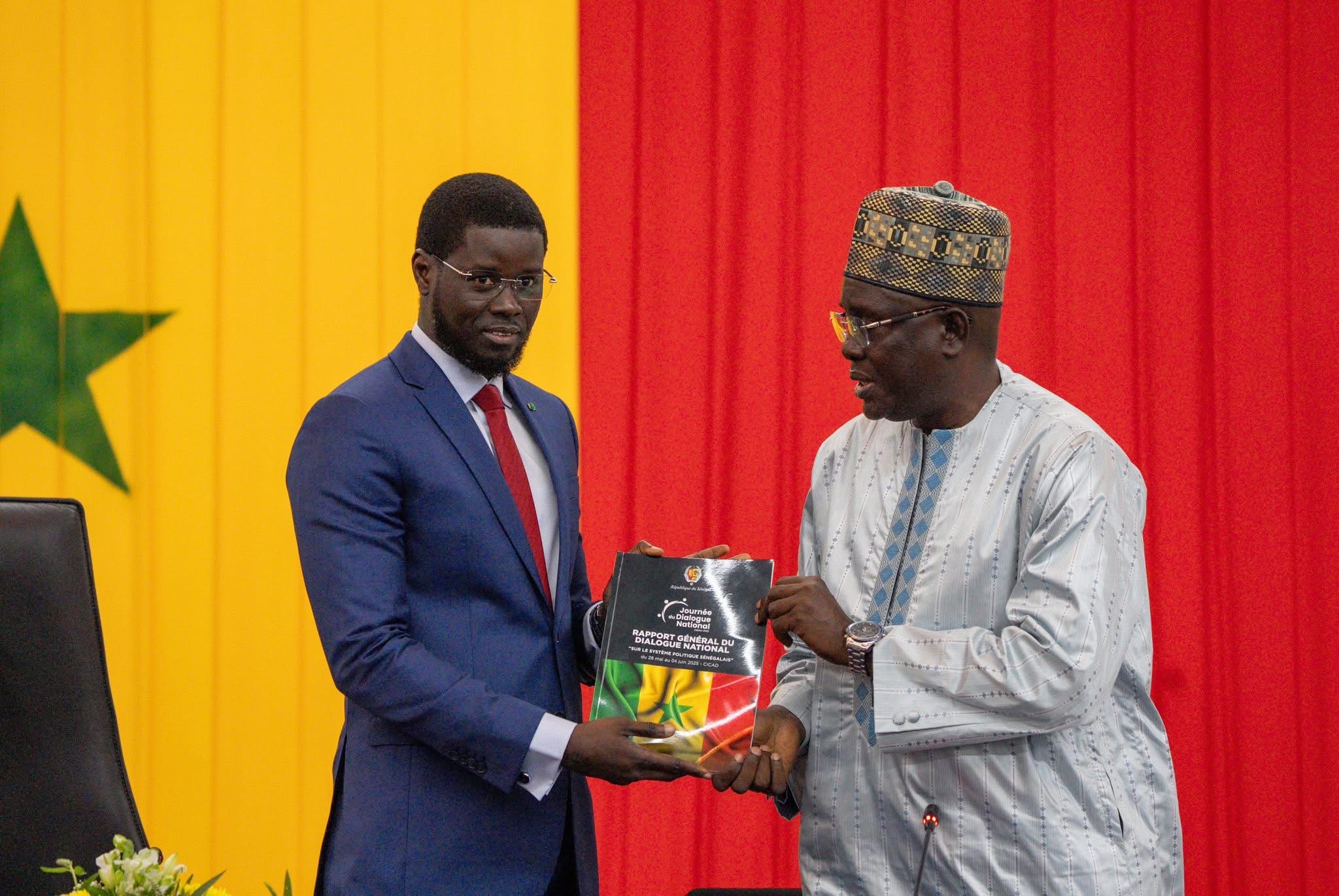 Système politique : Le Chef de l’Etat a reçu le rapport général des travaux du Dialogue national