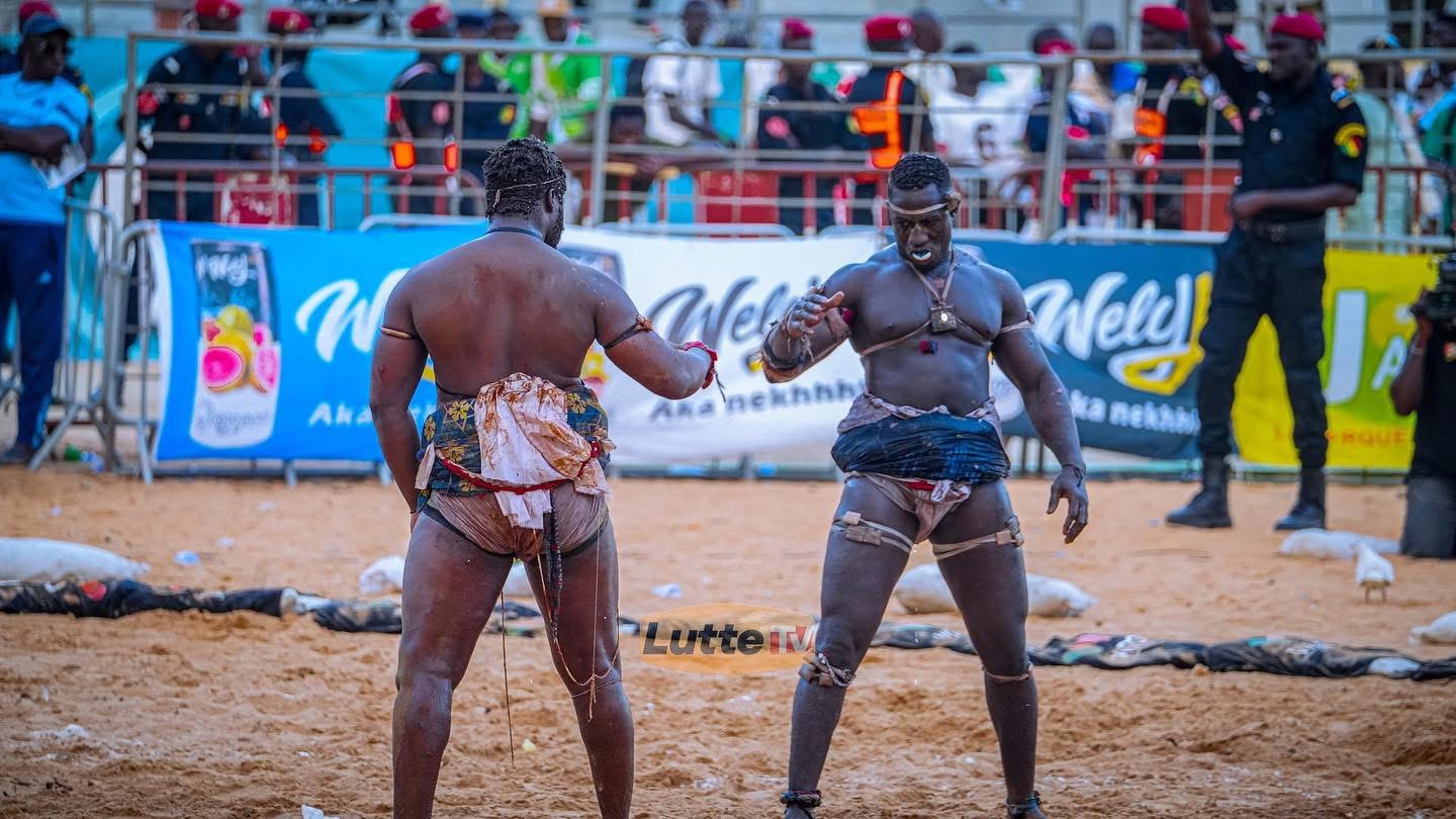 Préparation mystique : le CNG inflige 110 000 FCFA d’amendes à deux lutteurs