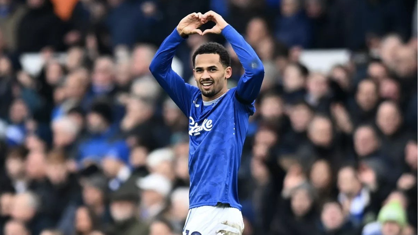 Premier League : Iliman Ndiaye brille à Everton et attire les géants