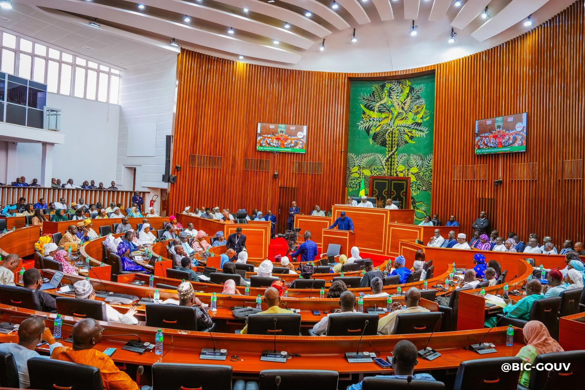 Passeport diplomatique du conjoint du député : L’Assemblée clarifie la procédure officielle