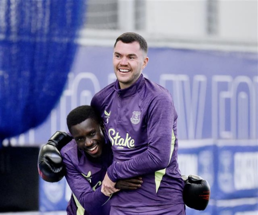 Idrissa Gana Guèye et Keane se réconcilient sur le terrain d’Everton