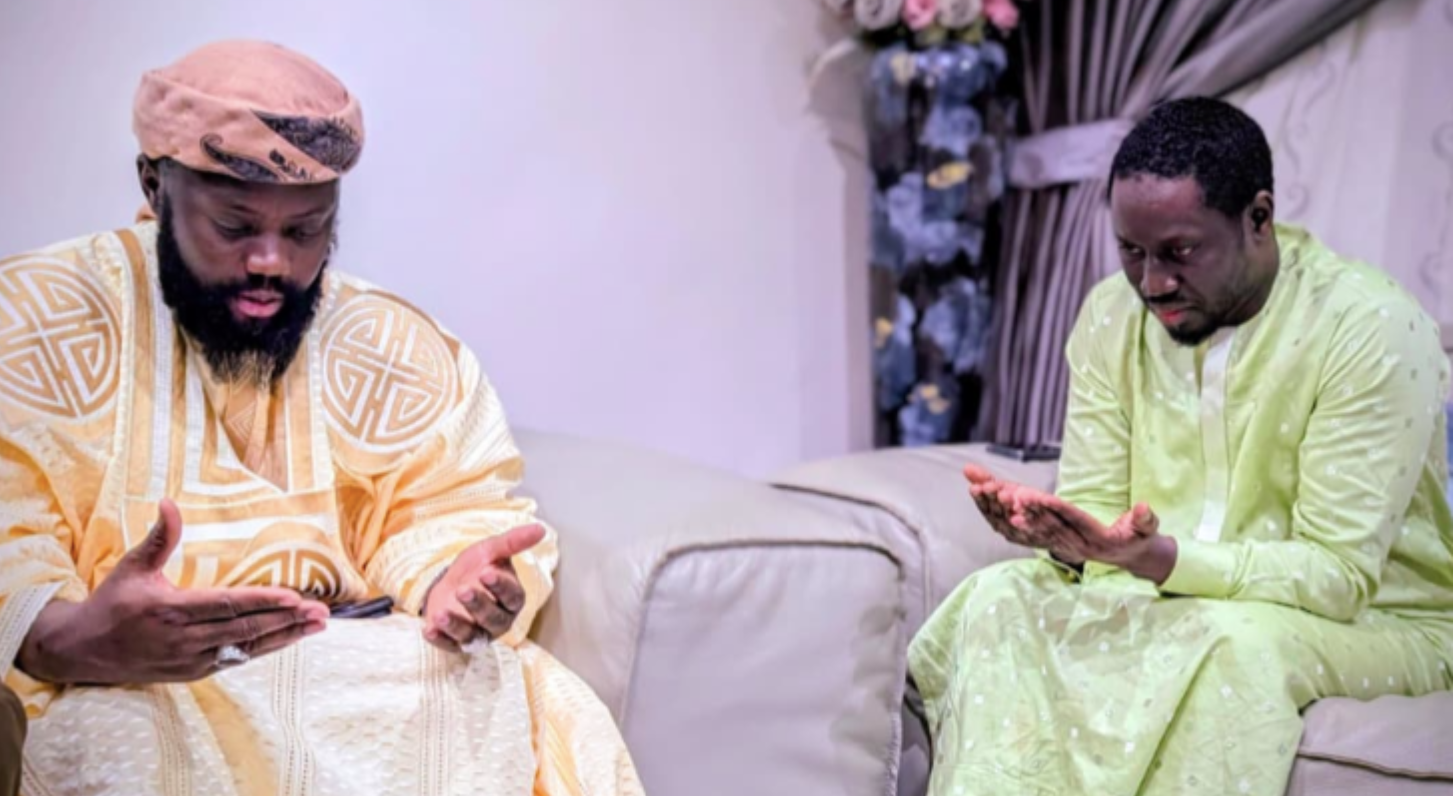 En résidence surveillée : Pape Malick Ndour reçoit la visite de Cheikh Baye Hady Ibrahima Niass