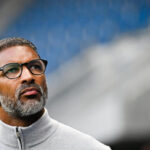 Arrivée de l’équipe du Sénégal à Rabat : Les Lions laissés à la merci de nombreux supporters sans sécurité