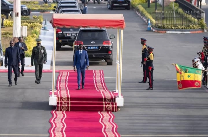 Prestation de serment de Doumbouya: Diomaye s'envole pour la Guinée 