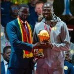 (Vidéo) – Incident protocolaire: La casquette Maïmouna Bousso retirée par la garde rapprochée du PR AIDB ?