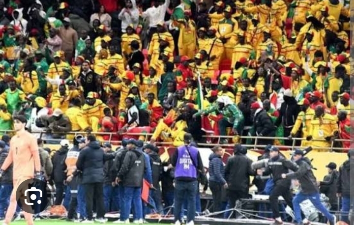 Maroc : un des supporters Sénégalais a piqué une crise devant la barre